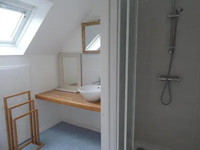 Salle de bains dans l'établissement Villa in Primel with Sea View and Beach Access