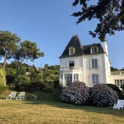 Villa in Primel with Sea View and Beach Access