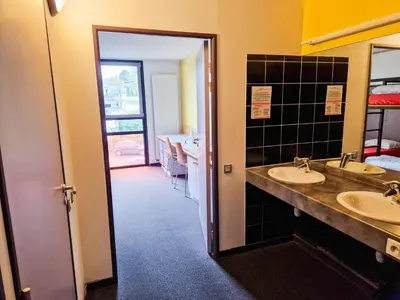 Salle de bains dans l'établissement Auberge de Jeunesse de Morlaix