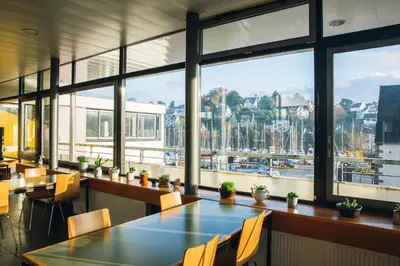 Restaurant ou autre lieu de restauration dans l'établissement Auberge de Jeunesse de Morlaix
