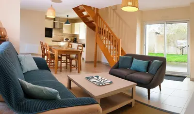 Coin salon dans l'établissement Maison près de la plage et de la thalasso