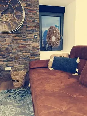 Coin salon dans l'établissement Loft 100m2 neuf entièrement équipée