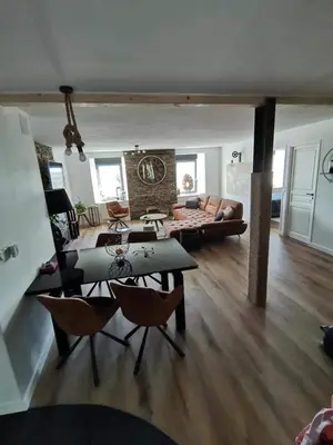 Coin salon dans l'établissement Loft 100m2 neuf entièrement équipée
