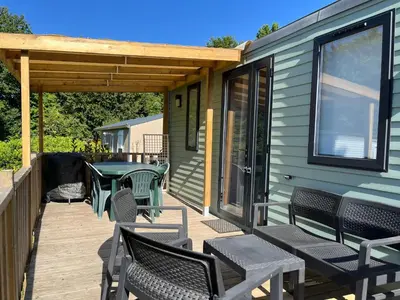 Balcon ou terrasse dans l'établissement Mobilhome tout confort R10 domaine de lanniron