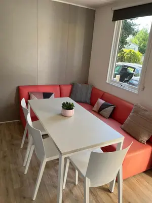 Coin salon dans l'établissement Mobilhome tout confort R10 domaine de lanniron