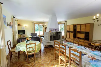 Cuisine ou kitchenette dans l'établissement Villa spacieuse à Concarneau avec piscine privée