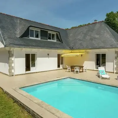 Villa spacieuse à Concarneau avec piscine privée