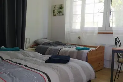 Un ou plusieurs lits dans un hébergement de l'établissement 12 RDC Appartement 2 chambres jardin terrasse