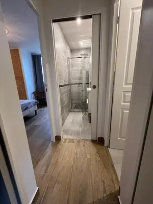 Salle de bains dans l'établissement 16 RDC maison 2ch-2SDB-2WC 6 personnes Les Gites Bigoudens