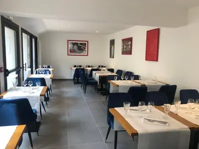 Restaurant ou autre lieu de restauration dans l'établissement L'Otentik Restaurant Chambres d'Hôtes