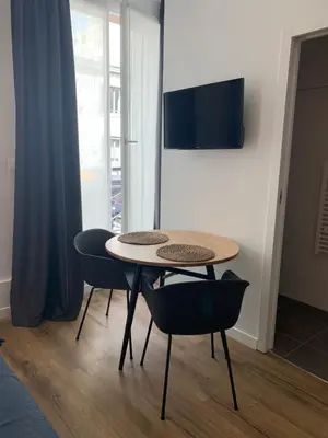 Télévision ou salle de divertissement dans l'établissement TY STUDIOS Hyper Centre Ville