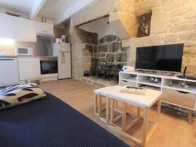 Cuisine ou kitchenette dans l'établissement Combrit Sainte-Marine: T2 duplex rénové avec jardin privé et vue sur port - FR-1-481-91