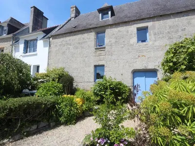 Jardin de l'établissement Combrit Sainte-Marine: T2 duplex rénové avec jardin privé et vue sur port - FR-1-481-91
