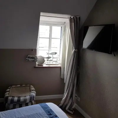 Télévision ou salle de divertissement dans l'établissement Penty bigouden 18ème classé 2** jardin en ville