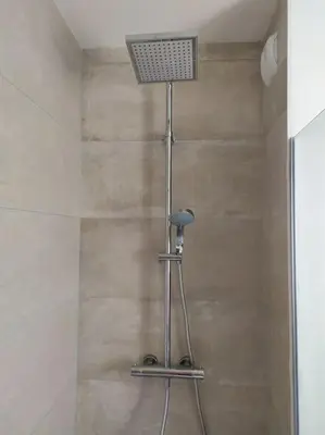 Salle de bains dans l'établissement Villa Kérambéchennec