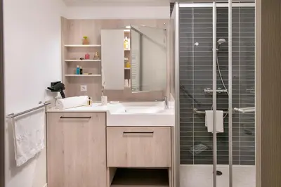 Salle de bains dans l'établissement Domitys Ker Madiou