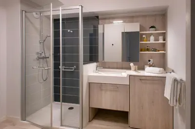 Salle de bains dans l'établissement Domitys Les Houblons