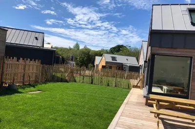 Jardin de l'établissement NOUVEAU La cabine du bout du monde Ile Vierge votre résidence bretonne de haut standing PL05