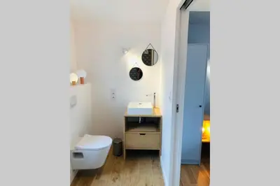 Salle de bains dans l'établissement NOUVEAU La cabine du bout du monde Ile Vierge votre résidence bretonne de haut standing PL05