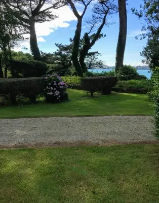 Paysage naturel près de la tente de luxe
