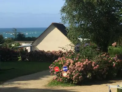 Paysage naturel près de la tente de luxe
