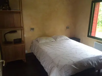 Un ou plusieurs lits dans un hébergement de l'établissement Villa chic à Plouigneau avec piscine privée