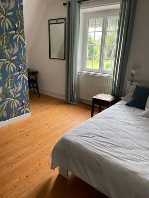 Un ou plusieurs lits dans un hébergement de l'établissement Villa chic à Plouigneau avec piscine privée
