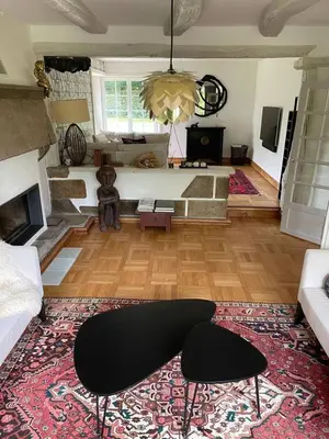 Coin salon dans l'établissement Villa chic à Plouigneau avec piscine privée