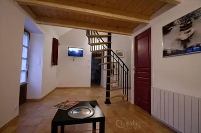 Télévision ou salle de divertissement dans l'établissement Manoir Pors Braz - Gîte des Boudiged