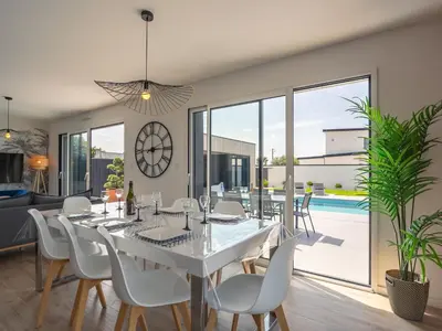 Piscine de l'établissement Holiday Home Villa Ty Coz by Interhome ou située à proximité