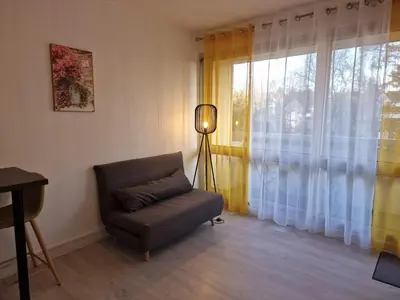 Coin salon dans l'établissement Studio à 100m de la plage