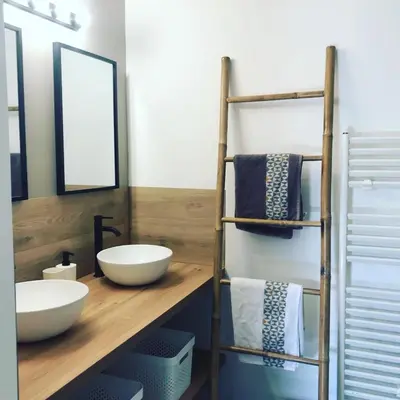 Salle de bains dans l'établissement Domaine des Pins