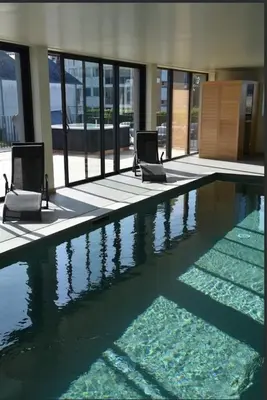 Piscine de l'établissement The Originals Boutique, Hôtel Spa Le Triton, Roscoff ou située à proximité