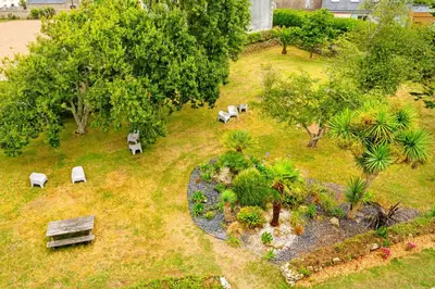 Jardin de l'établissement The Originals Boutique, Hôtel Spa Le Triton, Roscoff