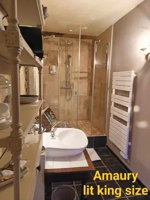 Salle de bains dans l'établissement Manoir de Kerledan