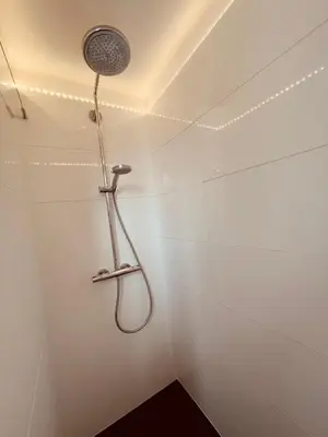 Salle de bains dans l'établissement **La Bretonnerie, bel appartement de standing