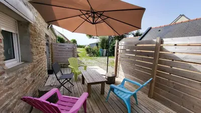 Terrasse ou espace extérieur de l'établissement KerElo Le Ptit St Roch, maisonnette cosy, mer 5km, Ploudalmezeau