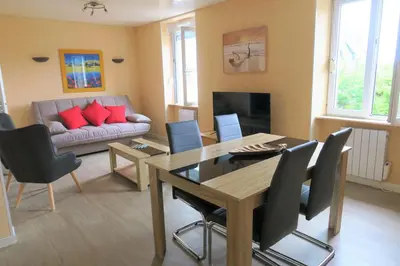 Télévision ou salle de divertissement dans l'établissement Appartement au centre de TREBEURDEN et à 500m de la plage - Ref 665