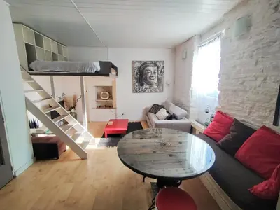 Coin salon dans l'établissement Au bord de l'eau à ConcarnOLoc