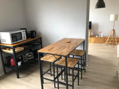 Télévision ou salle de divertissement dans l'établissement Maisonnette à 100 m de la plage