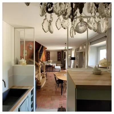 Cuisine ou kitchenette dans l'établissement Gîte de charme au Manoir du Plessis-Quinquis