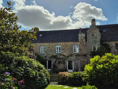 Jardin de l'établissement Gîte de charme au Manoir du Plessis-Quinquis