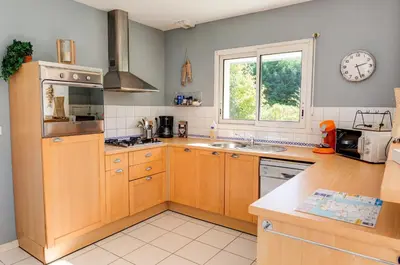 Cuisine ou kitchenette dans l'établissement Proche Pointe de la Torche - Maison pour 8