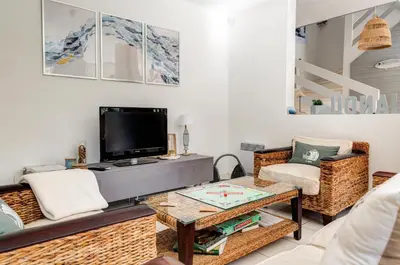 Télévision ou salle de divertissement dans l'établissement Proche Pointe de la Torche - Maison pour 8