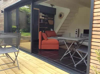 Coin salon dans l'établissement TinyHouse LE CONQUET