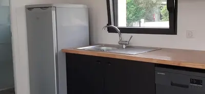 Cuisine ou kitchenette dans l'établissement Petite maison plain-pied, proche des plages