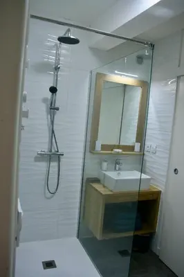 Salle de bains dans l'établissement Appartement T2 centre historique de Morlaix
