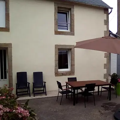 Maison charmante près de Cast avec jardin et activités