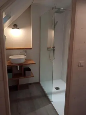 Salle de bains dans l'établissement La Lanterne du Bout du Monde