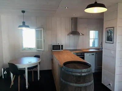 Cuisine ou kitchenette dans l'établissement La Lanterne du Bout du Monde